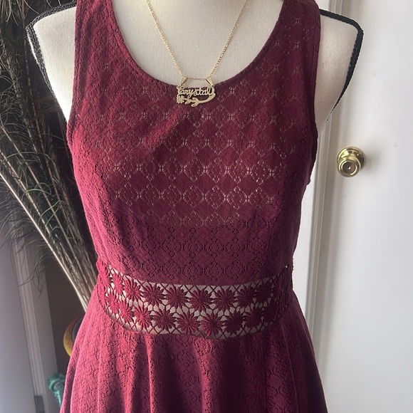 Burgundy dress - Picture 3 of 3